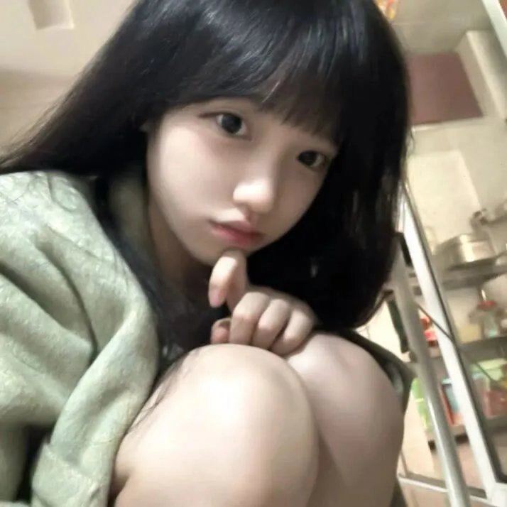 爱丽丝小姐家的地炉旁边